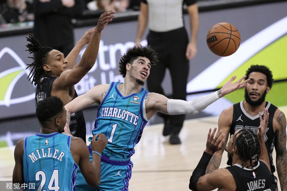 特别是在世 特别是在世